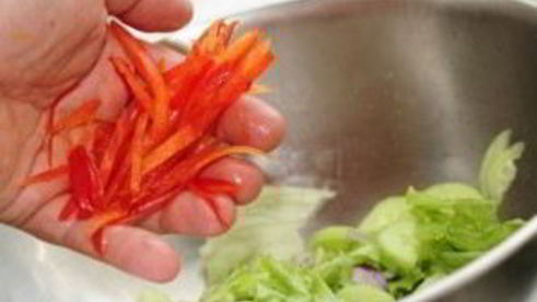 салат с креветками и кальмарами