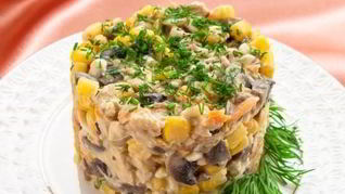Салат с кукурузой и грибами