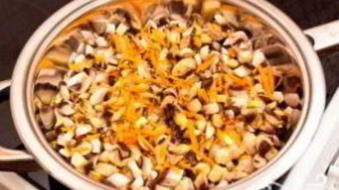 салат с кукурузой и грибами