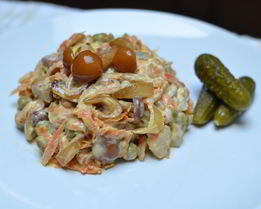 Салат с курицей и опятами