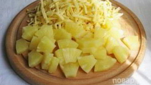 салат с курицей, сыром и ананасом