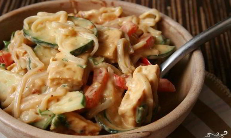Рецепт салата с рисовой лапшой и овощами