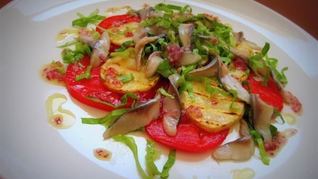 Салат с сельдью и картофелем под луковым соусом