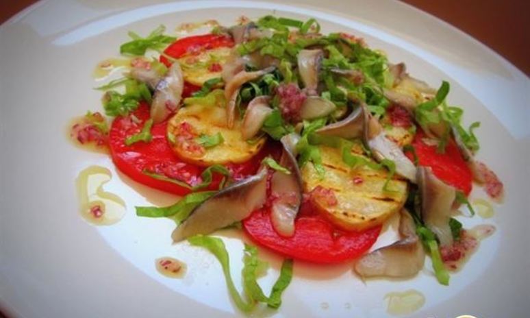 Рецепт салата с сельдью и картофелем под луковым соусом