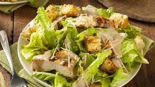 Классический салат цезарь