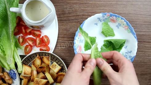 салат цезарь классический с курицей