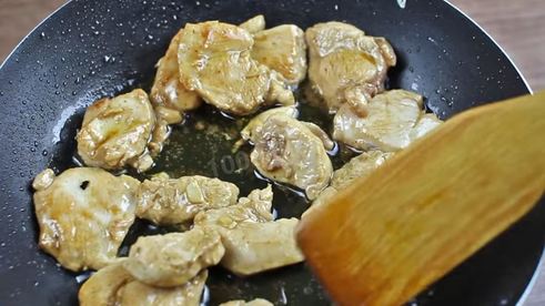 салат цезарь классический с курицей