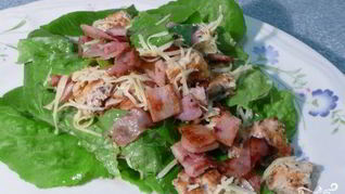 Салат Цезарь с беконом