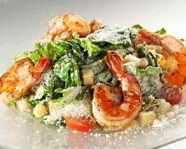 Салат цезарь с креветками