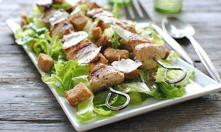 Рецепт салата цезарь с курицей гриль