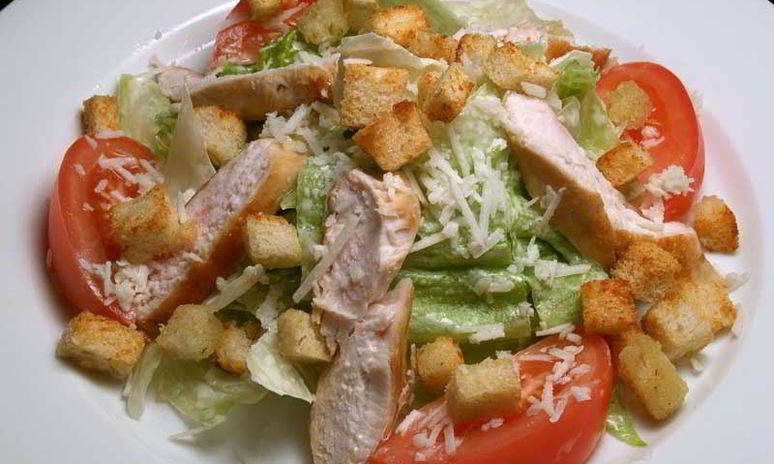 Рецепт салата цезарь с курицей и сухариками
