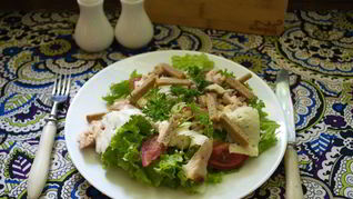Салат Цезарь с курицей классический простой