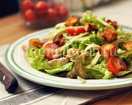 Салат Цезарь с курицей