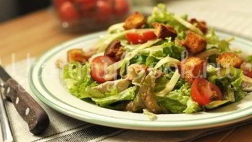 салат цезарь с курицей