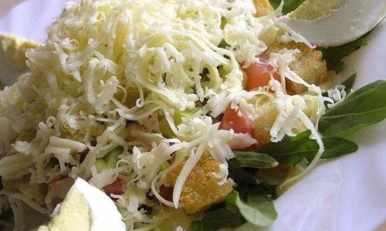 Рецепт цезаря с семгой на листьях руколы