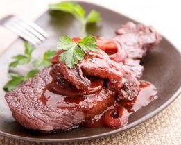 Горячий грибной соус с красным вином и тимьяном к мясу