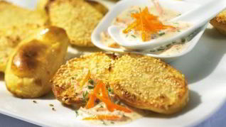 Морковно-травяной соус с кунжутным картофелем