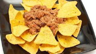 Пикантный соус из фасоли с хрустящими криспами