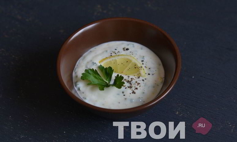 Рецепт соуса из йогурта с зеленью и хреном