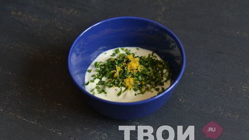 соус из йогурта с зеленью и хреном