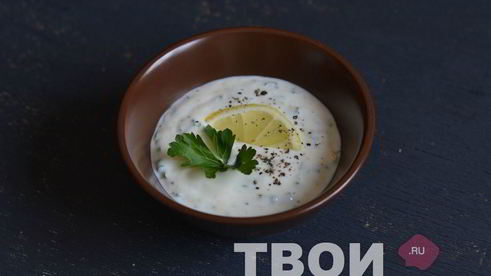соус из йогурта с зеленью и хреном