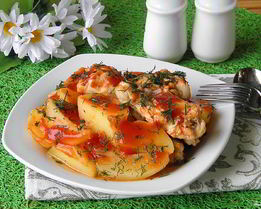 Соус с курицей и картошкой