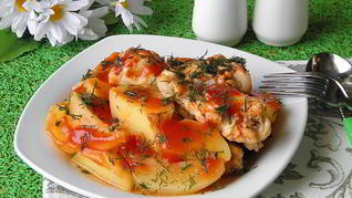 Соус с курицей и картошкой