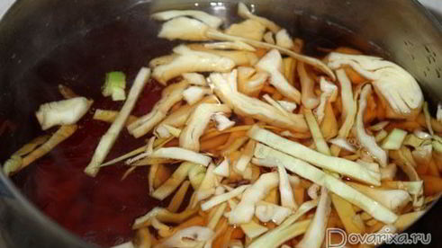 борщ с тушенкой