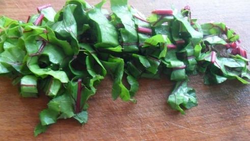 борщ со свекольной ботвой в мультиварке