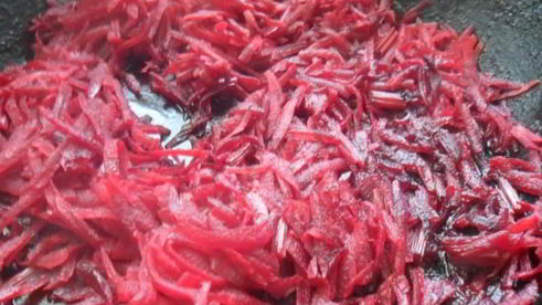 борщ со свекольной ботвой в мультиварке