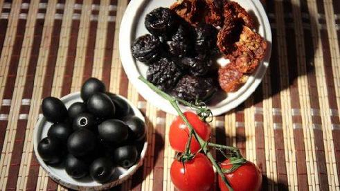 вегетарианский борщ с черносливом