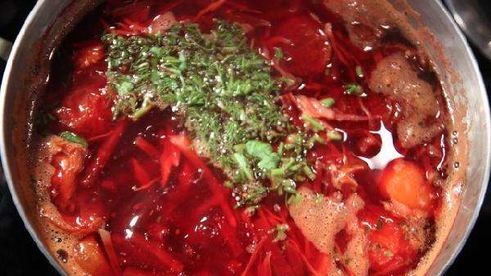 вегетарианский борщ с черносливом