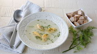 Бульон из цесарки с яичными клецками