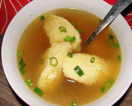 Бульон с манными клецками