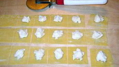 каппеллетти в бульоне и фаршированные голуби