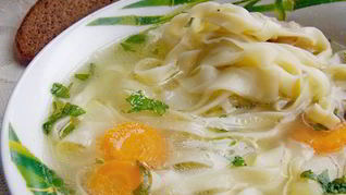 Лапша на курином бульоне