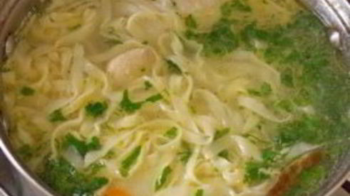 лапша на курином бульоне