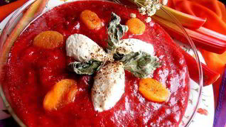 Гаспачо из ревеня и вишни