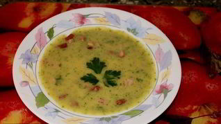 Гороховый суп с беконом и ветчиной