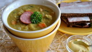 Гороховый суп с колбасками