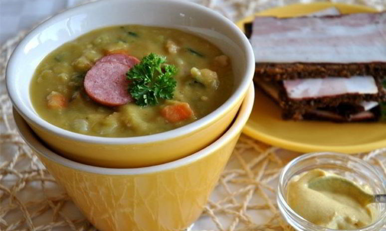 Рецепт горохового супа с колбасками
