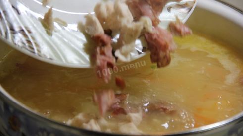 гороховый суп с копчеными ребрышками и курицей