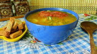 Гороховый суп с копчеными ребрышками в мультиварке