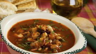 Суп фасолевый с курицей и горохом