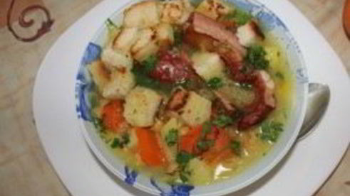 суп гороховый с копчеными ребрышками