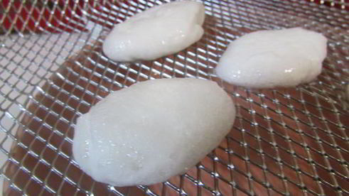 клубнично-лимонный холодный суп с нежными клецками