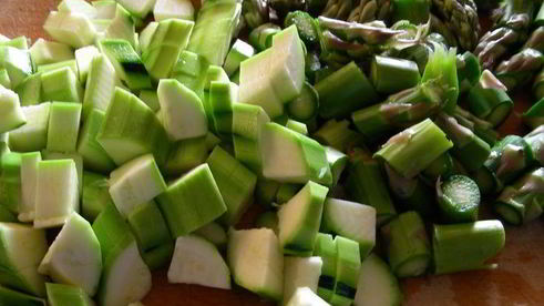 крем-суп из спаржи и цукини