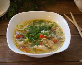 Куриный суп с лапшой в азиатском стиле