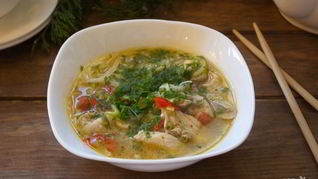 Куриный суп с лапшой в азиатском стиле