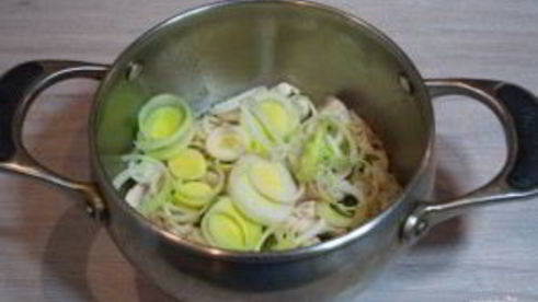 куриный суп с лапшой в азиатском стиле